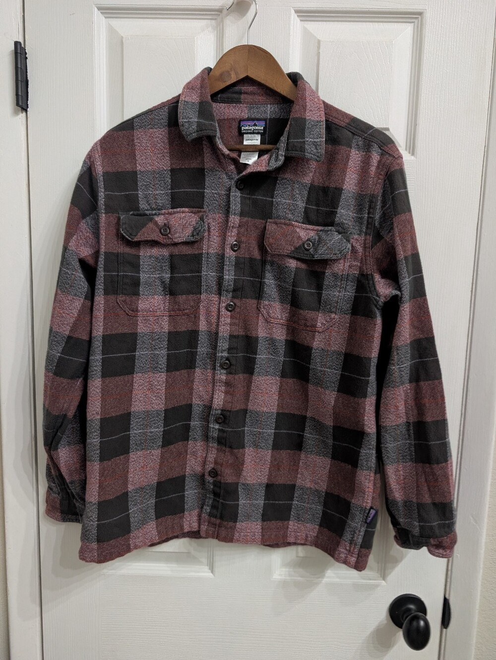 Patagonia Men's Medium Organic Cotton Flannel Plaid Button Down Shirt Red Gray